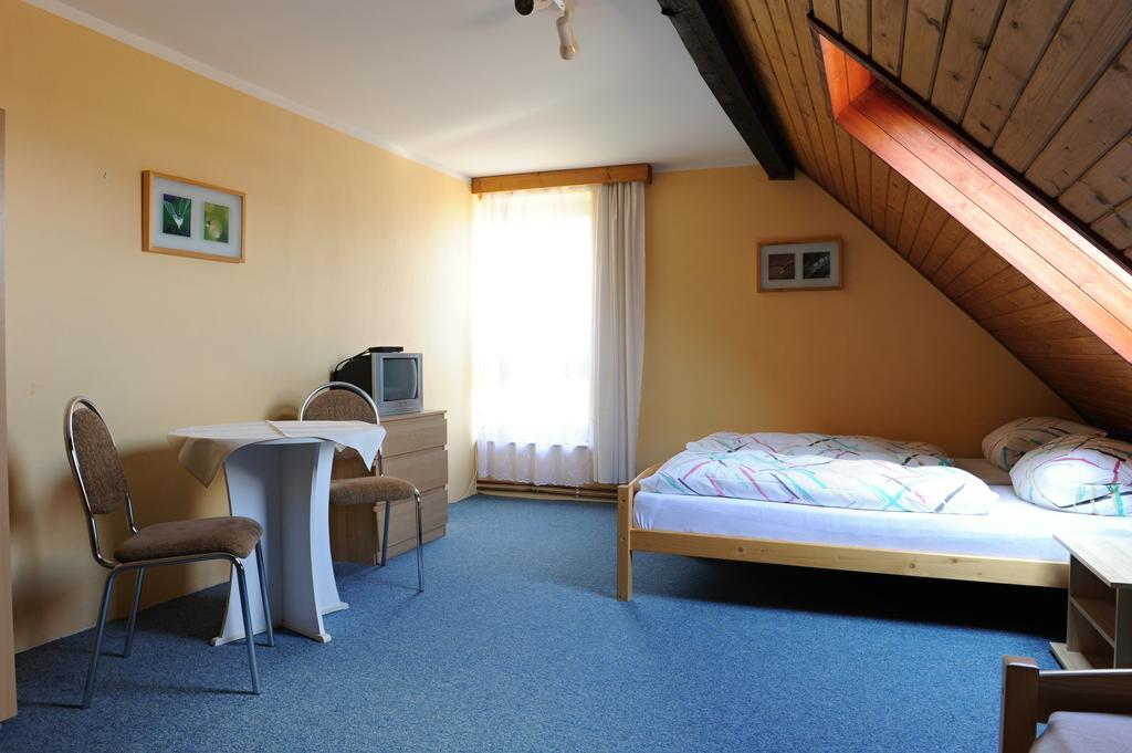 Penzion Alpina リベレツ 部屋 写真